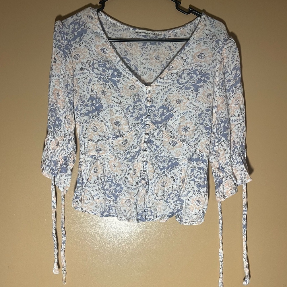 Abercrombie & Fitch blue & peach floral print v-neck peplum shirt size large